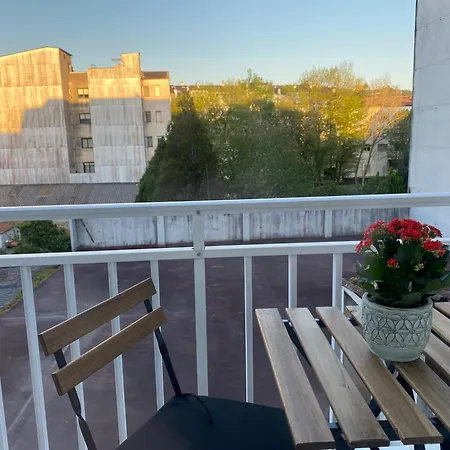 A Dos Pasos Apartment *